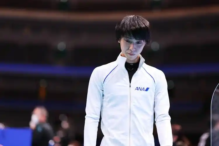 羽生结弦拖着伤腿回来了带着他冬奥会三连冠的梦想