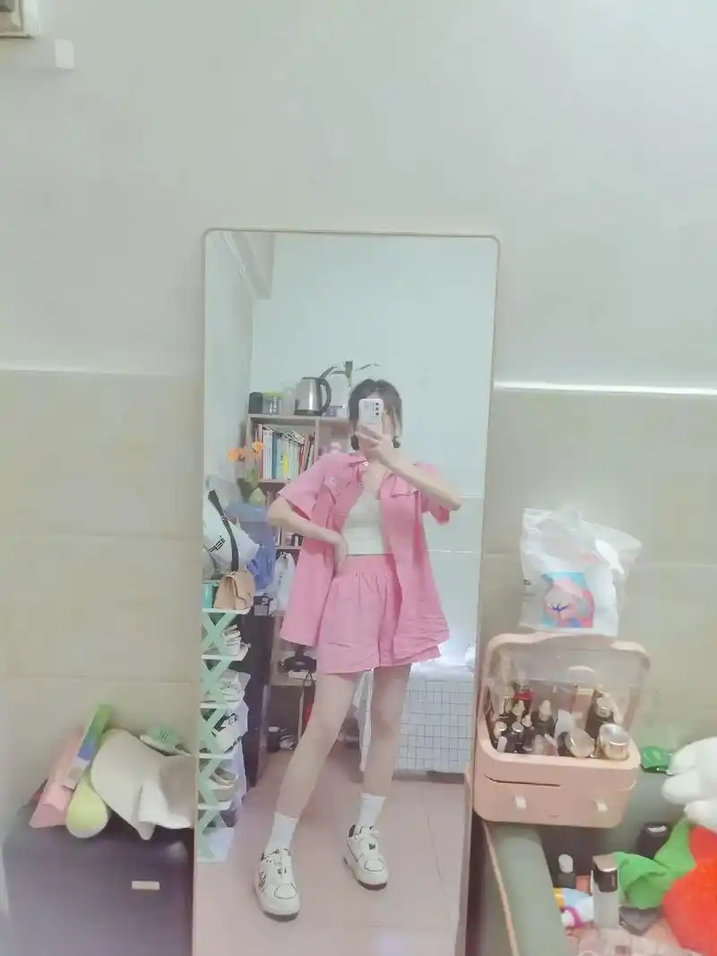 图文伙伴计划  自己一个人想要拍全身照? 对镜自拍一个 - 抖音