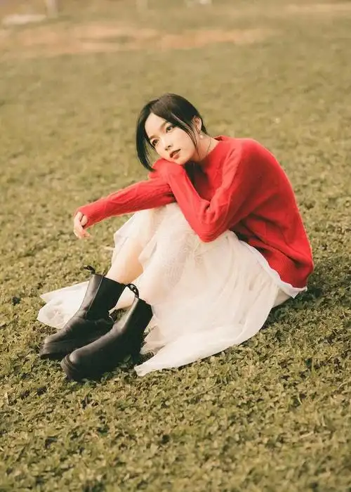 自己一个人拍照,这些有效的手部摆姿,拍出美美的人像必备