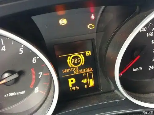 汽车仪表盘上的abs灯亮了,是什么意思呢?