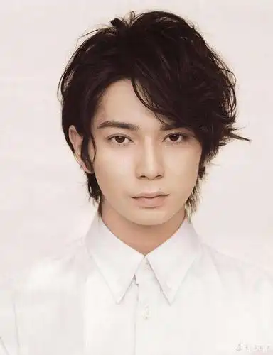 日版道明寺由松本润扮演,个子似乎不高,但是霸气.