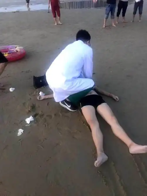 北海市红十字水上救援队员10月8日傍晚搜救溺水女子记录