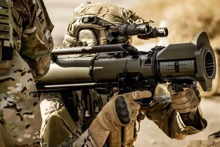 国产古斯塔夫m4无后坐力炮立姿肩射试验成功我军将再添利器