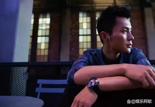 这种举动让人不禁怀疑李晨是否已经得到某位导演的真传,才敢展现如此