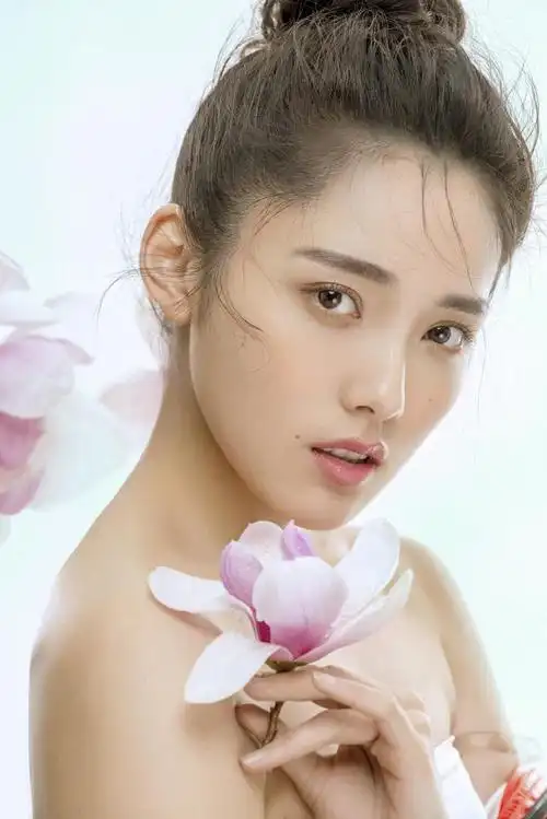 孙爽曝光精致写真清纯娇俏尽展青春风采