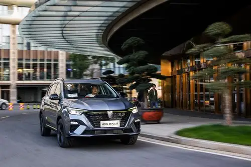 75s破百高颜值加持高性能试驾荣威rx5eplus插电混动版