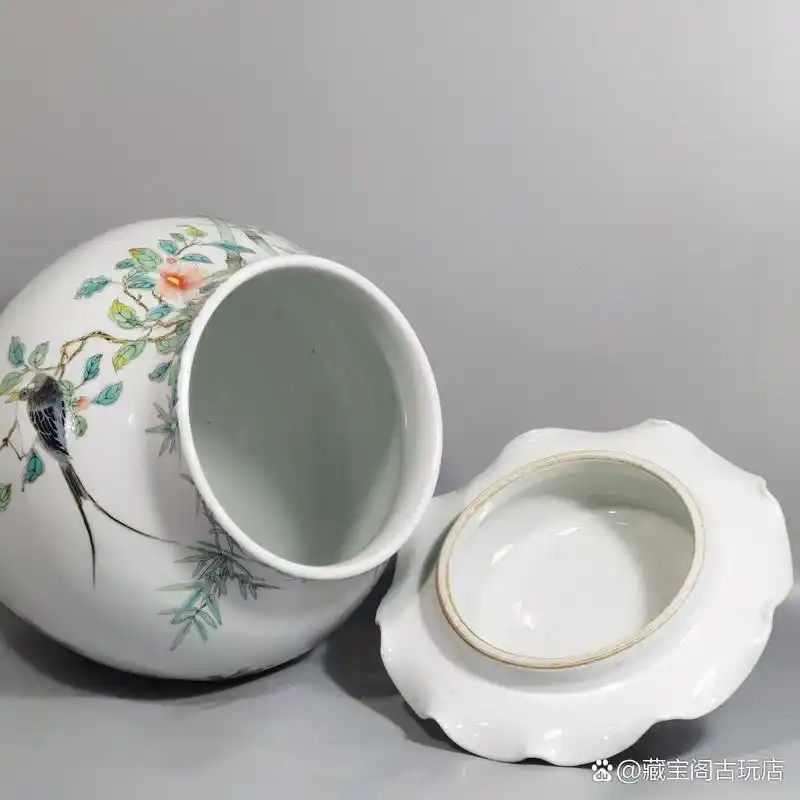 清光绪款 粉彩花鸟荷叶盖罐     尺寸高38 肚径26