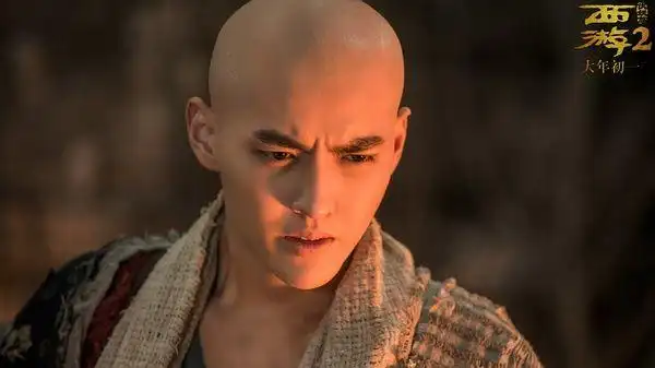 只有吴亦凡饰演的唐僧是正常的,这个大光头真的很亮啊!