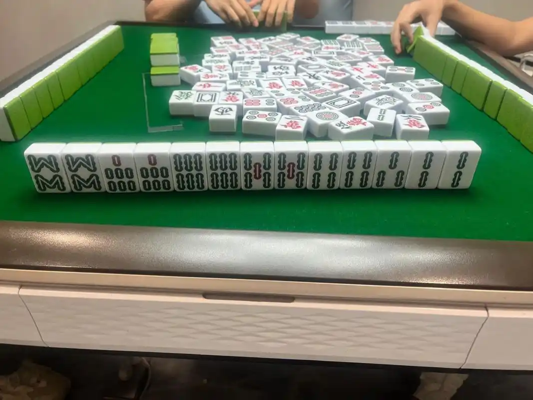 分享一张打麻将的照片