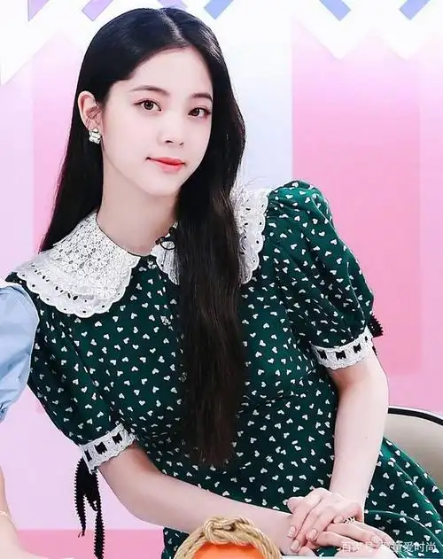 可爱时尚的欧阳娜娜