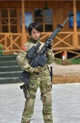 1.  《特种兵之火凤凰》刘晓洁桀骜不驯辣味十足 .