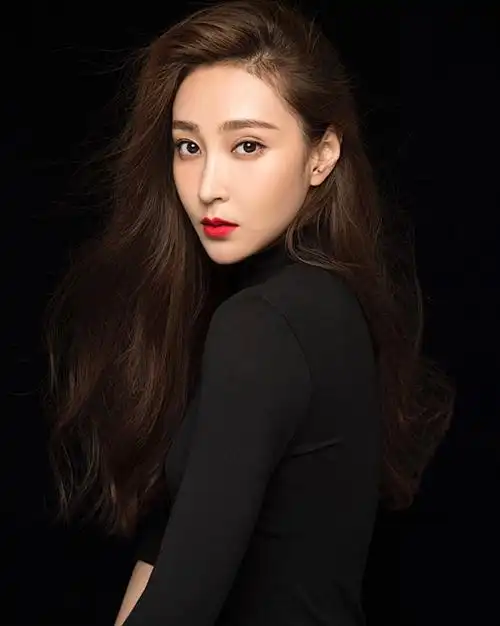 最美气质女星殷飞时尚写真五官极致完美