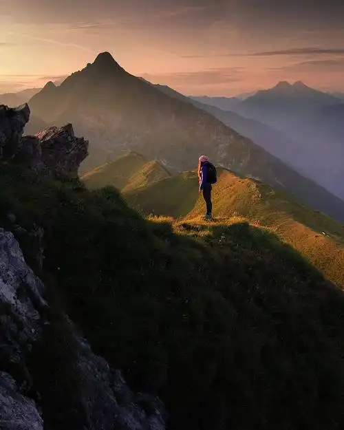 登上山巅,敬畏自然