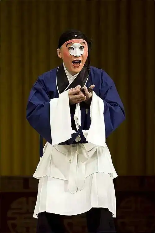 因表演时以跌扑摔打为主,又称"摔打花脸".