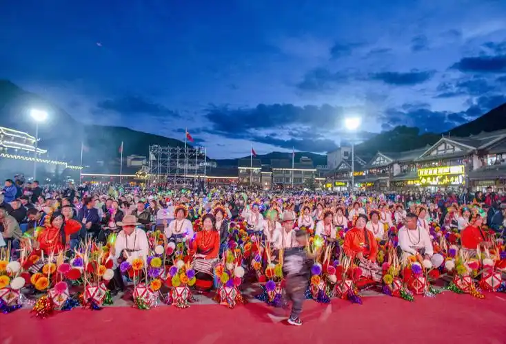 花灯之乡 情聚松潘:阿坝州松潘县第四届古城花灯会隆重开幕_手机搜狐