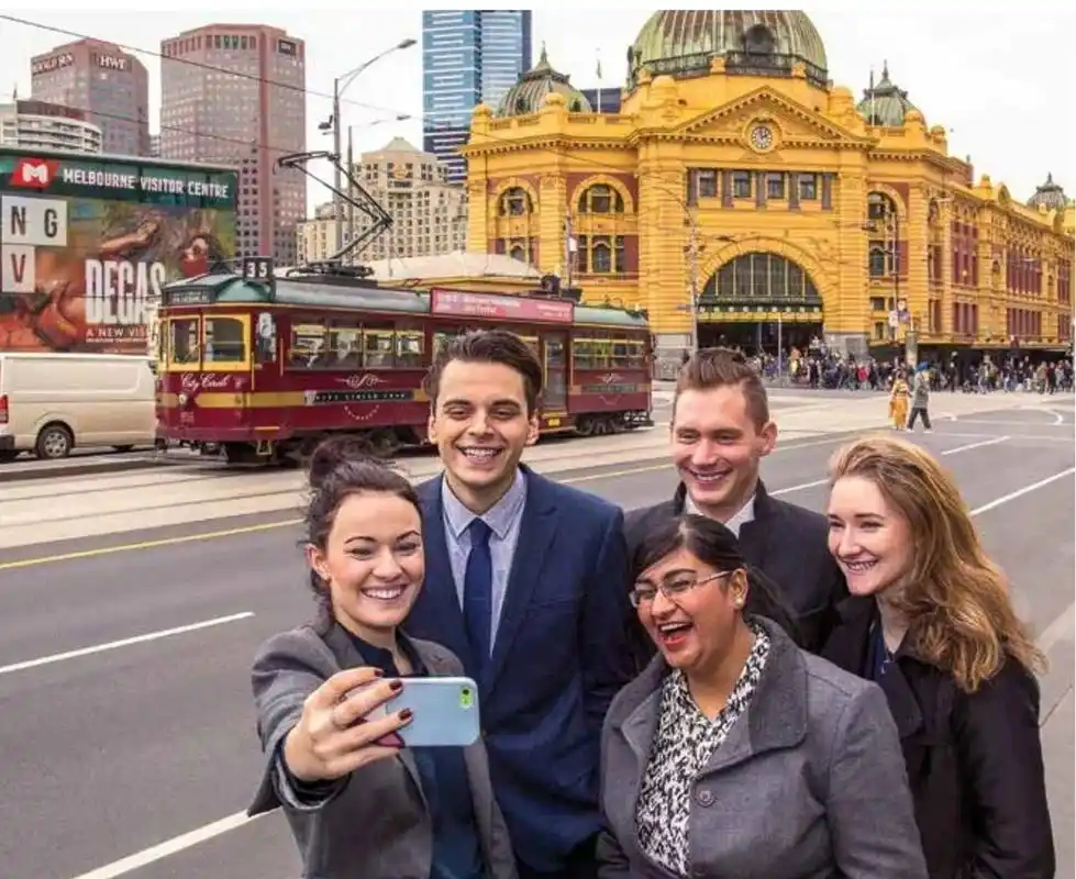 南十字星大学(southern cross university)是澳大利亚的公立大学,为