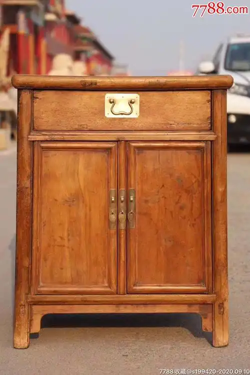 清早期黄柏木圆角书柜;全品无修配,尺寸:70/61/88cm.