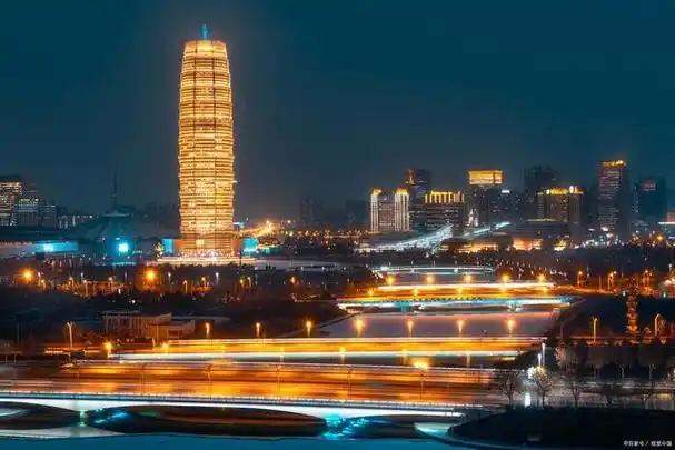 在郑州,有一处标志性建筑——大玉米楼,它坐落在郑东新区cbd中心,以其