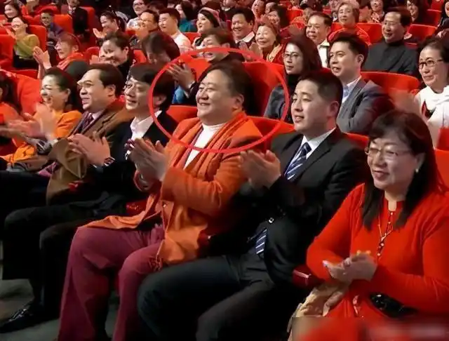 春晚钉子户坐看春晚观众席19年网友年年都有他