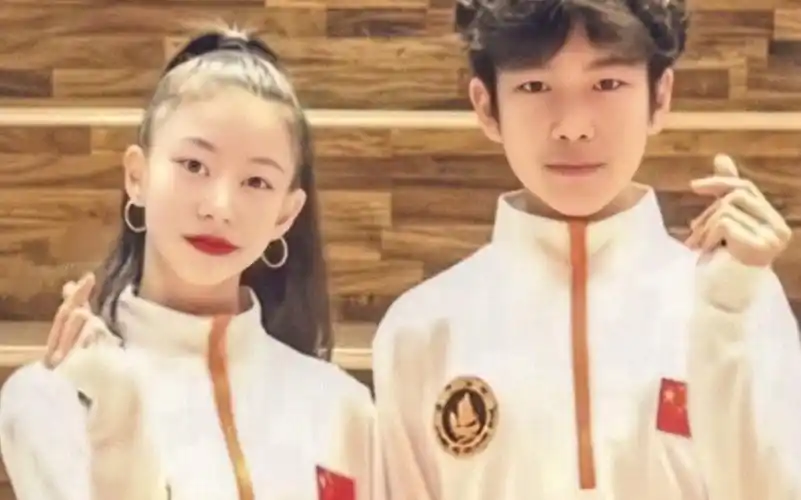 王崇墨李茉晗四月你和春天一起来了