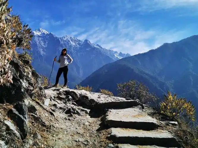 虎跳峡高路两日hiking 功略