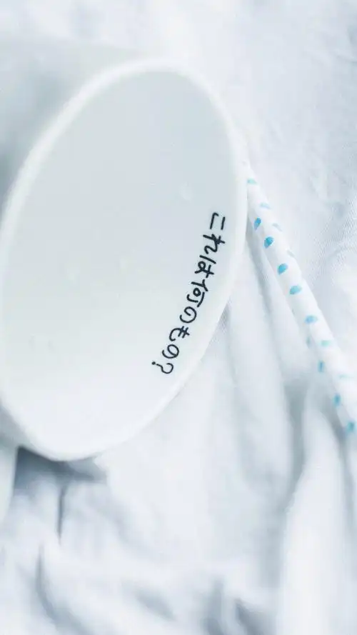 白色系小清新静物高清手机壁纸图片