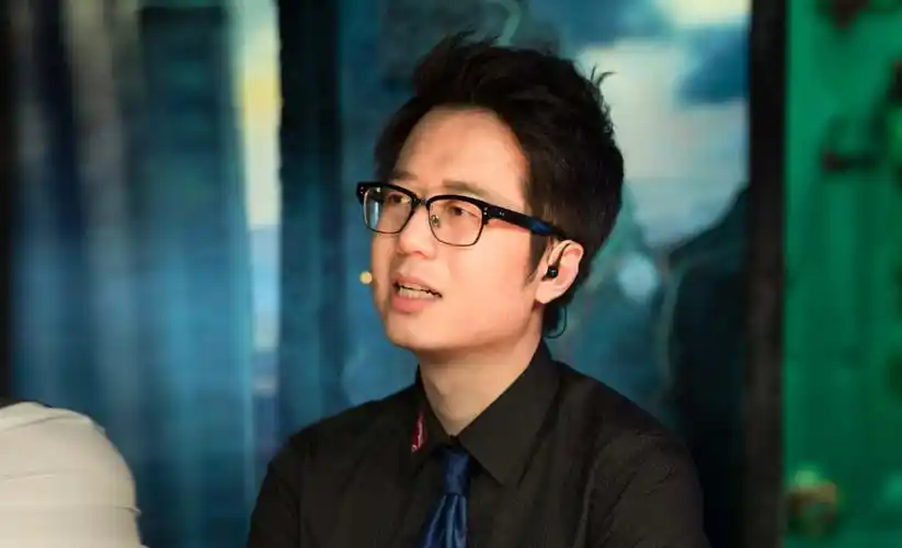 lol:解说米勒开团faker,荣誉硬嘴硬,官方提问谁是s赛最好的选手_飞飞