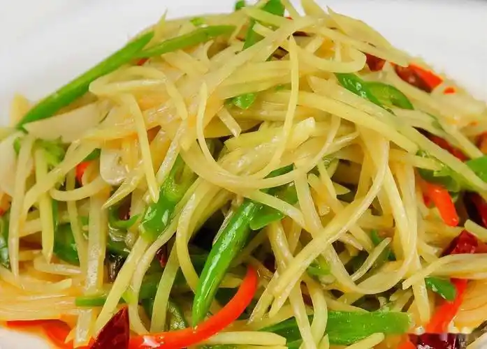 快手小菜之青椒土豆丝,脆爽嫩鲜,解馋下饭,新手也能快速实操_美食