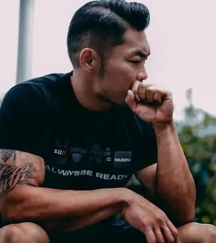 李玖哲健身减肥成功,肌肉发达,网友:又一枚小鲜肉