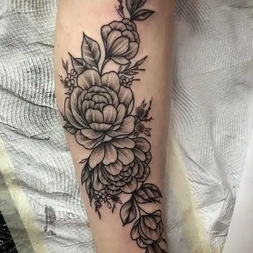 小臂黑灰牡丹纹身图案