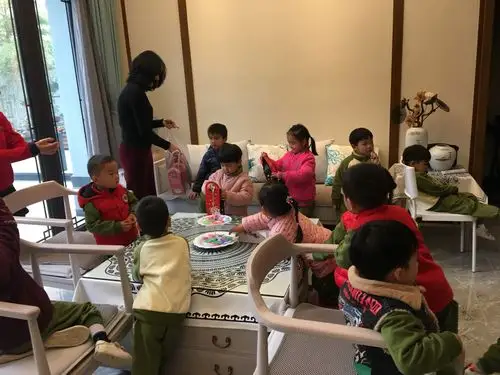 聚龙幼儿园国际小班:"鼠"你最可爱——《做客礼仪》实践活动