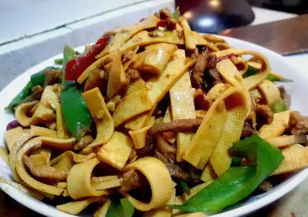 千张这样做非常有味道,越吃越想吃,一盘子一会就抢光!