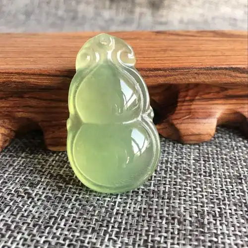 热销推荐 天然玉石葫芦吊坠 diy饰品配件 简单手工雕刻 .