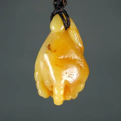 寿山石 精品田黄石 佛手 含绳6.96克 肉色好工艺细腻