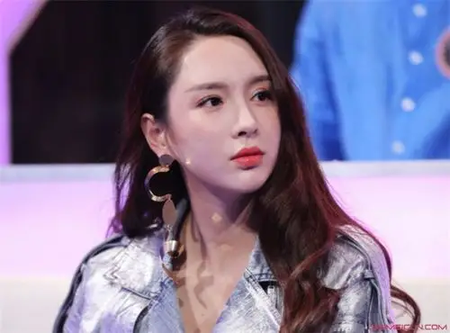 张熙媛奶头是怎么回事 网上她整容前后照片是真的吗 张熙媛个人资料