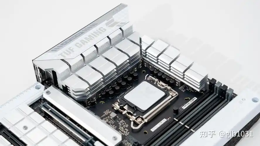 显卡与主板可以通过btf 2.0 接口实现供电连接.