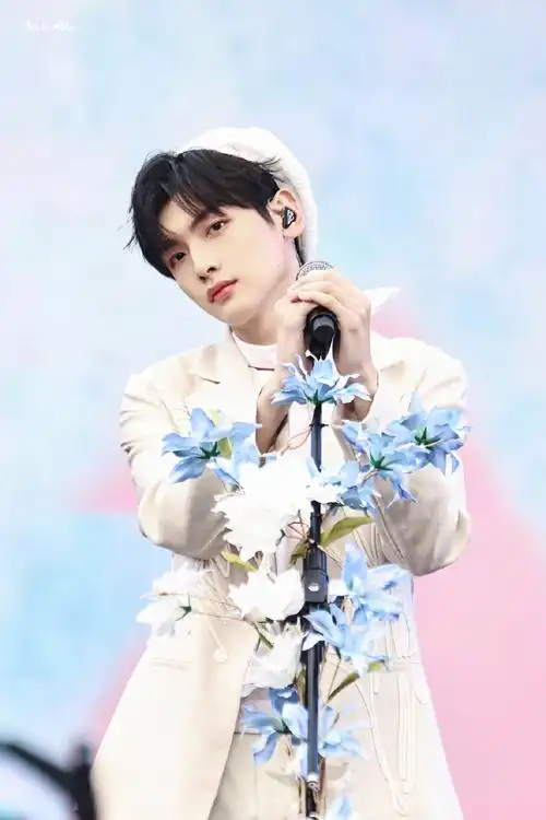 翟潇闻贝雷帽半永久吧