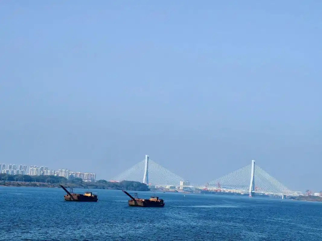 八线小城,天气晴朗的赣江和樟树药都大桥#江西樟树#