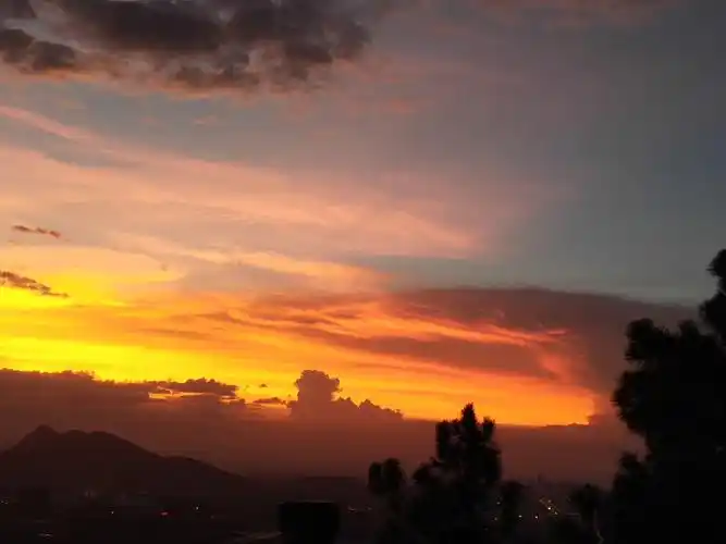 杭州临平山夕阳西下火烧云!