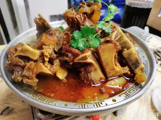 砂锅牛骨头图片