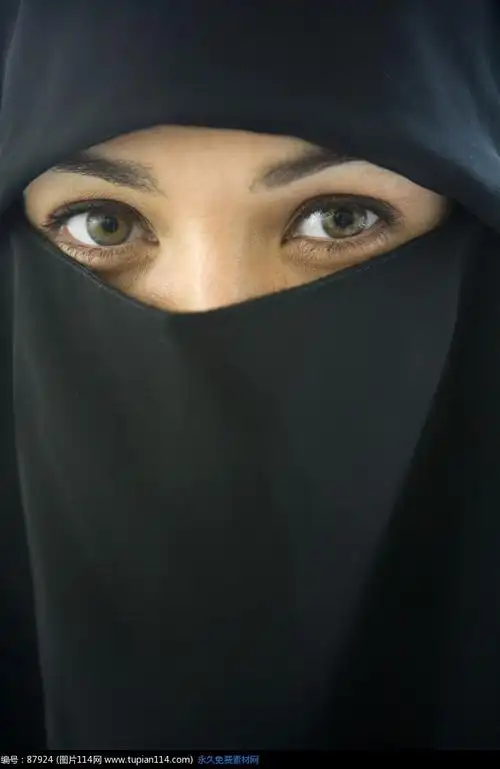 蒙着面纱的中东女人