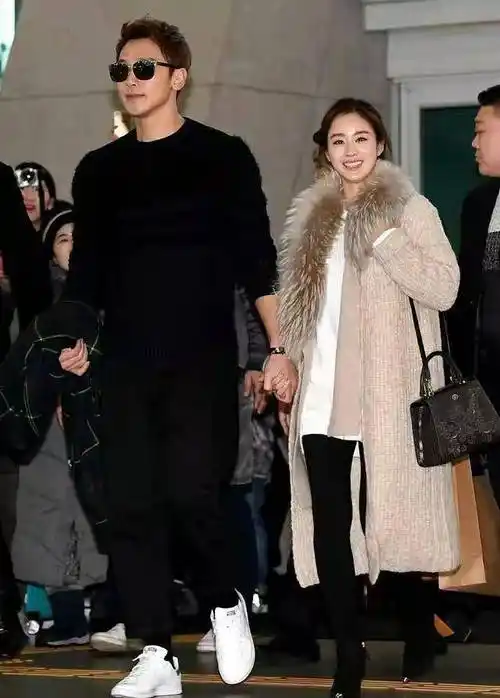 金泰熙夫妇亮相!