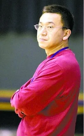 范斌(资料图片)本报讯 原中国男篮青年队主教练范斌已经恢复原职,昨日
