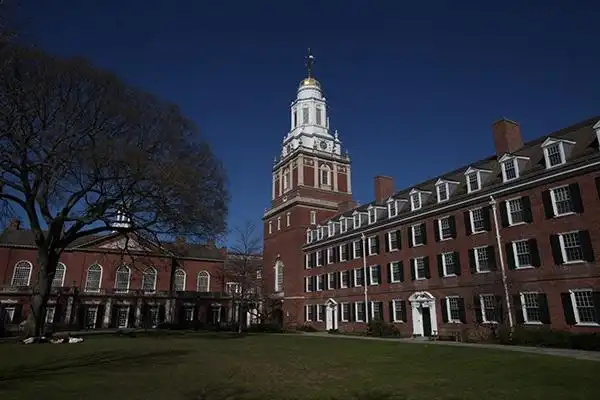 校方否认|耶鲁大学|耶鲁|司法部_新浪新闻