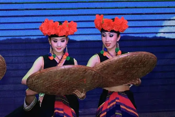 多歌水歌舞晚会