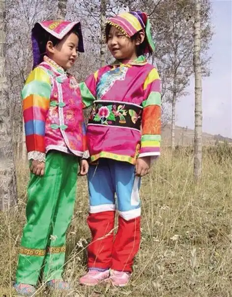 彩虹般绚丽的互助土族服饰