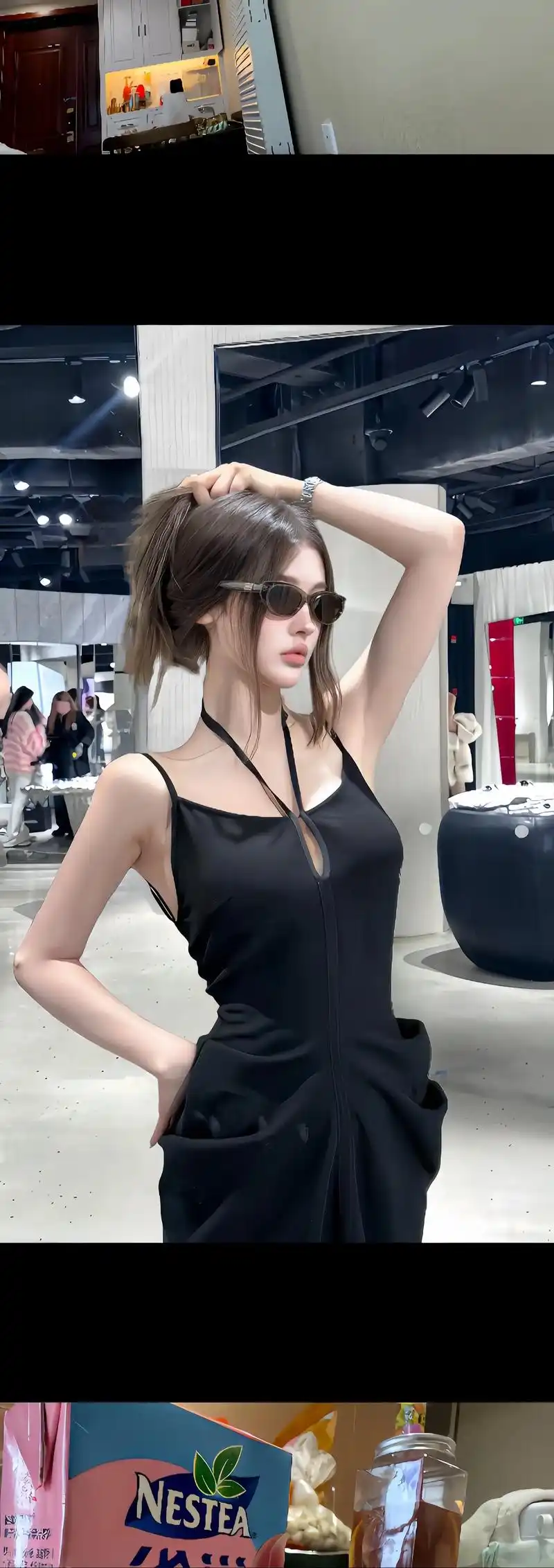 美神维纳斯94纯欲女神感拉满的深v挂脖露背吊带裙!