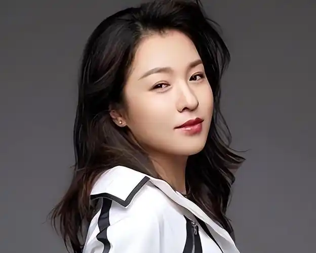 当同龄人都在享受美好的校园生活时,魏小军却在教室废寝忘食的学习.