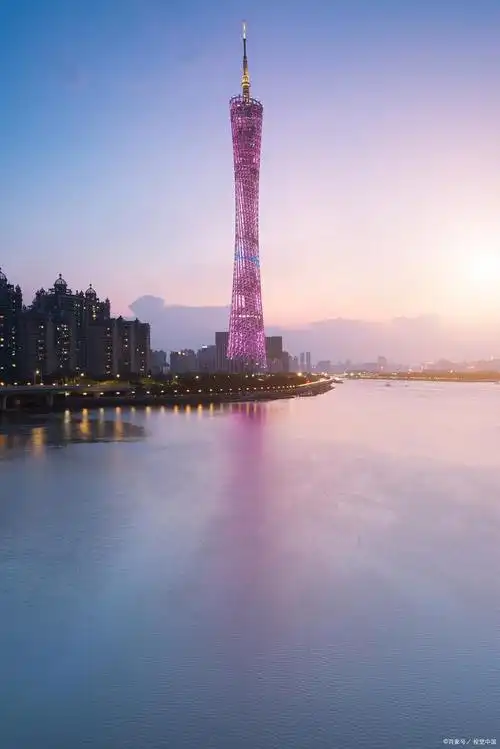 作为广州市的标志性建筑之一,广州塔(又称"小蛮腰")是游客们来到广州
