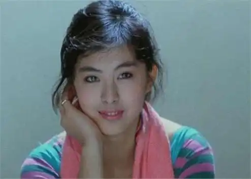 在那个没有美颜和滤镜的九十年代,各位女明星就像花店里的鲜花,各自